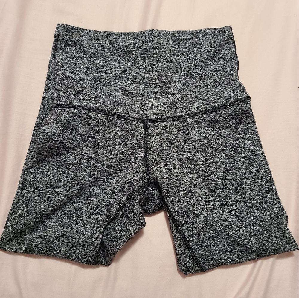 Lululemon WunderUnder high rise size 6 crop